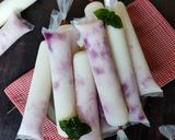 Foto langkah ke 7 dari resep Es Lilin Vanilla Blueberry.