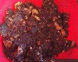 A picture of step 4 of Salame di cioccolato (chocolate sausage).