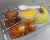 Foto langkah ke 3 dari resep Nasi Kuning Super Simple.