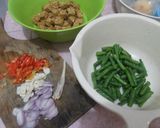 Foto langkah ke 1 dari resep Tumis Gurih Kacangan.