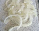 Foto del paso 1 de la receta: Escalopines de ternera con salsa de cebolla caramelizada y reducción de Pedro Ximénez
