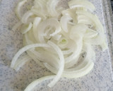 Foto del paso 1 de la receta: Escalopines de ternera con salsa de cebolla caramelizada y reducción de Pedro Ximénez