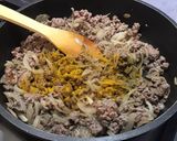 Une image de l'étape 8 de Bœuf épicé aux courgettes, oignons et persil.