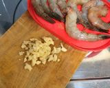 Foto langkah ke 1 dari resep Udang Goreng Bawang Putih.