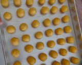 Foto langkah ke 5 dari resep Kue putri salju keju 1 kuning telur.
