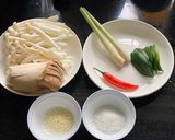 Hình bước làm 1 của món Nấm xào lá chanh