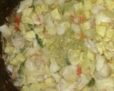 Foto del paso 5 de la receta: Salteado de merluza con cebolla pimientos y papas crujientes