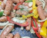 Foto langkah ke 3 dari resep Blackpepper Sausage Skillet.