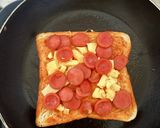 Foto langkah ke 2 dari resep Grilled Cheese Sausage Sandwich.