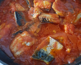 Foto del paso 3 de la receta: Filetes de caballa en salsa de tomate