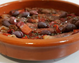 Foto del paso 6 de la receta: Salchichas y panceta al vino con escalivada y kalamatas