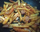 A picture of step 4 of Potato Capsicum fry.