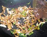Foto langkah ke 3 dari resep 9.Oseng Kering Teri.