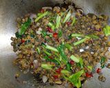 Foto langkah ke 2 dari resep Bihun + Ece (Kerang) Masak Saus Tiram.
