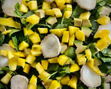 Foto del paso 3 de la receta: Ensalada de espinacas con mango, nueces y vinagreta de frambuesas