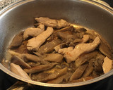 Foto del paso 2 de la receta: Pollo en salsa de setas