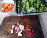 Foto langkah ke 1 dari resep Sayur Bening Bayam Wortel.