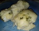 Foto del paso 3 de la receta: Rollitos de merluza con salsa blanca y queso roquefort