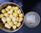 A picture of step 1 of Dum aloo.