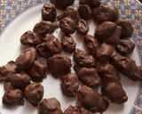 Foto del paso 5 de la receta: Pasas de uva bañadas en chocolate re-fácil: 🚫gluten ni lactosa