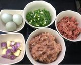 Foto langkah ke 1 dari resep Martabak telur daging daun wansui (daun ketumbar).