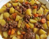 A picture of step 1 of Potato and meatballs porridge.