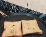 A picture of step 3 of Garlic chilli butter toast.