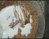 A picture of step 5 of Red velvet sponge cake.