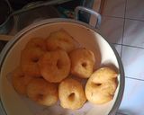Foto langkah ke 4 dari resep Donat Empuk Lembut.