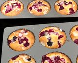 Gyümölcsös tejfölös piskóta recept fázis 3 fotója