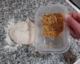 Foto del paso 2 de la receta: Coca de panadero de chicharrones, anís y almendras