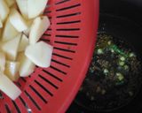 आलू कॉर्न, मटर की सूखी सब्जी (Aloo corn, matar ki sookhi sabzi recipe in hindi) रेसिपी चरण 3 फोटो
