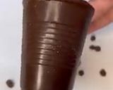 Foto del paso 4 de la receta: Helado de vainilla, relleno de arequipe y cubierto con chocolate
