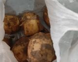 A picture of step 1 of Aloo chokha.