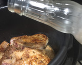 Foto del paso 3 de la receta: Chuletas de Cerdo a la Cerveza
