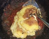 Foto langkah ke 3 dari resep Telur dadar sambal.
