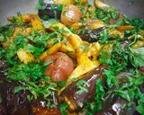 A picture of step 4 of Potato brinjal and onion stuff.