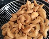 थ्री शेप नमकपारे (काजू शेप, मिनी नमकपारे, लम्बे नमकपारे)(three shape namakpare recipe in hindi) रेसिपी चरण 8 फोटो