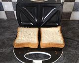 A picture of step 3 of Aloo Masala sandwich.