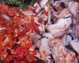 A picture of step 2 of Spicy shredded fish manado.