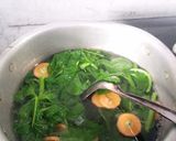 Foto langkah ke 2 dari resep Sayur Bening Bayam Simple.