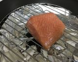 A picture of step 4 of Instant Tea-Smoked Salmon with Tomato Marinade Sauce.