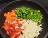 Foto del paso 2 de la receta: Pak Choi con atún, pimientos, zanahoria y patatas