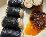 Foto langkah ke 5 dari resep Seaweed Chicken Roll sedikit tepung.