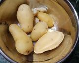 A picture of step 6 of Amritsari aloo kulcha.