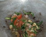 Foto langkah ke 3 dari resep Kol tumis udang.