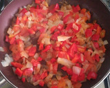 Foto del paso 2 de la receta: Atún en salsa de tomate y piquillos