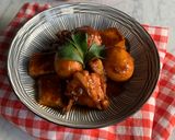 Foto langkah ke 6 dari resep Semur Ayam, Telur dan Tahu khas Betawi.