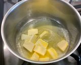 Une image de l'étape 1 de Sauce béchamel à l’épeautre, ail fumé et grana padano.