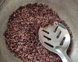 A picture of step 2 of Kavuni arisi coconut milk sweet.